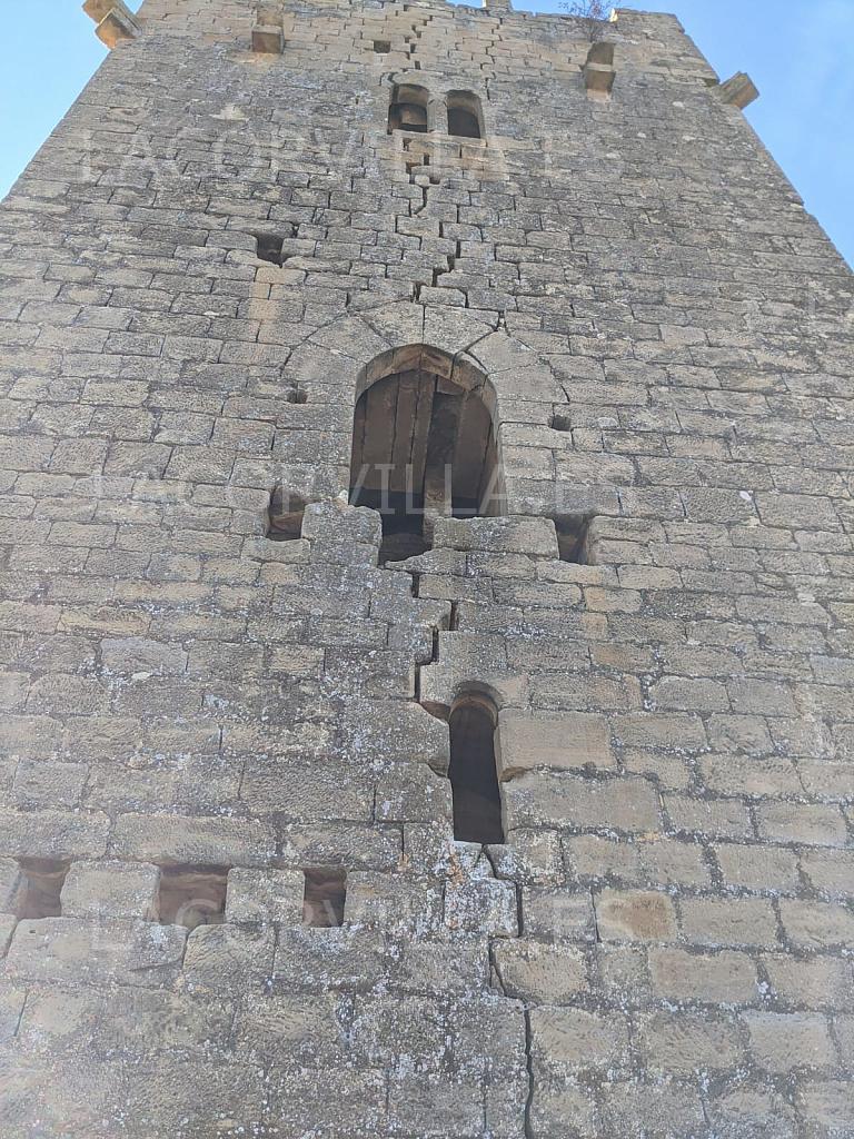 Grieta en torre grande