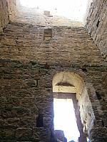 Interior de la torre del castillo de Obano